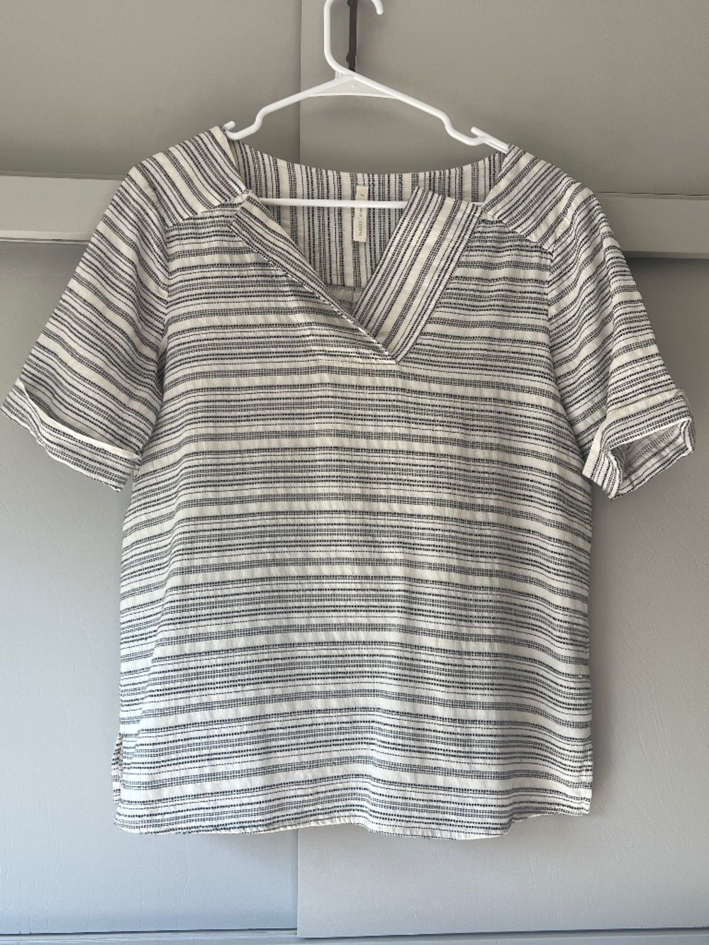 Yargici Cream/Black Micro-Stripe Split V-Neck Textured Short Sleeve Shirt Top M